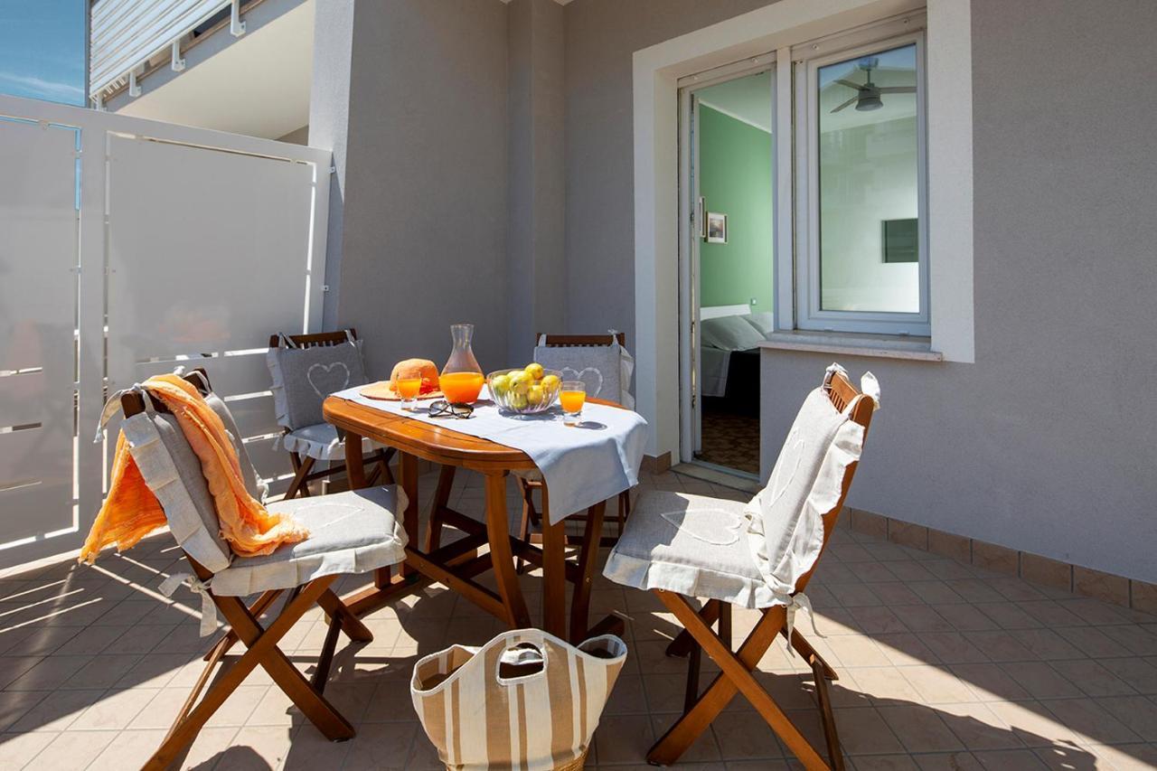 Appartamenti Villa Miramare Rimini Exterior foto