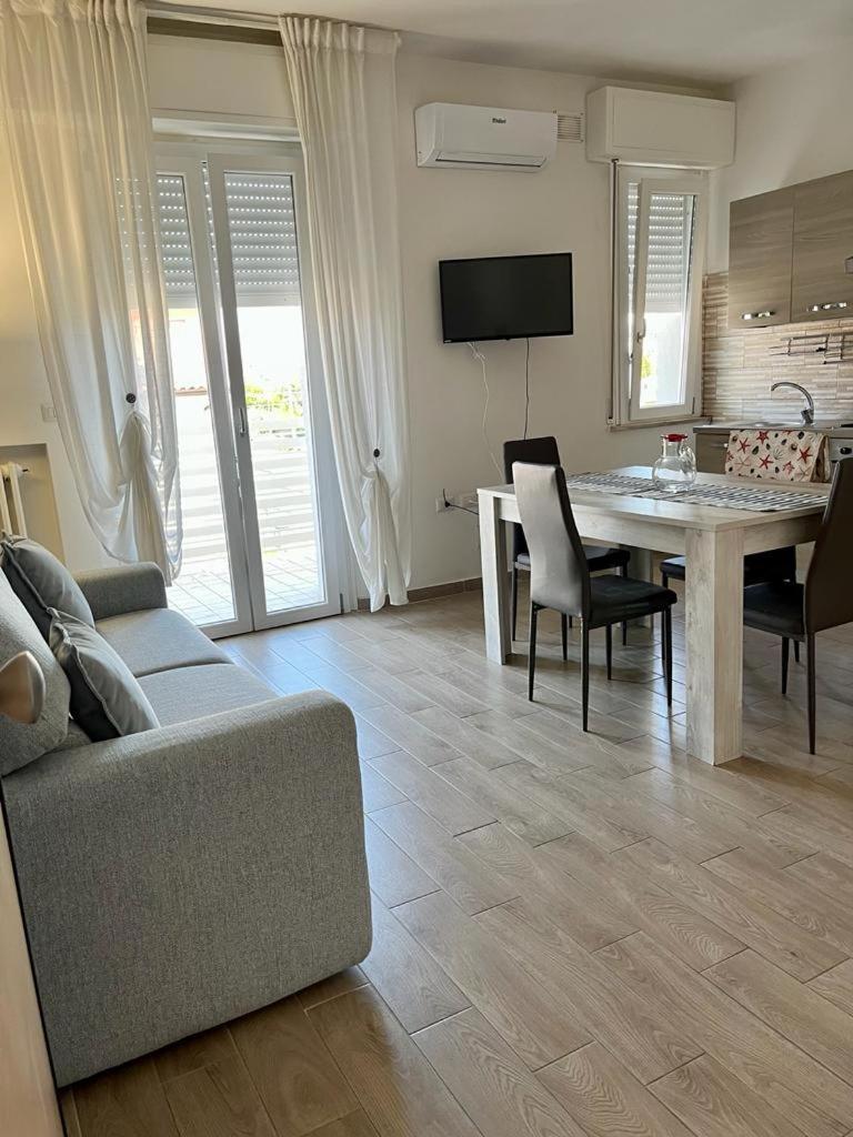 Appartamenti Villa Miramare Rimini Exterior foto